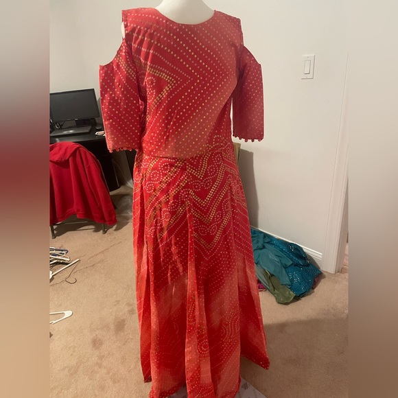 Cold shoulder pink and gold gown - Picture 2 of 2